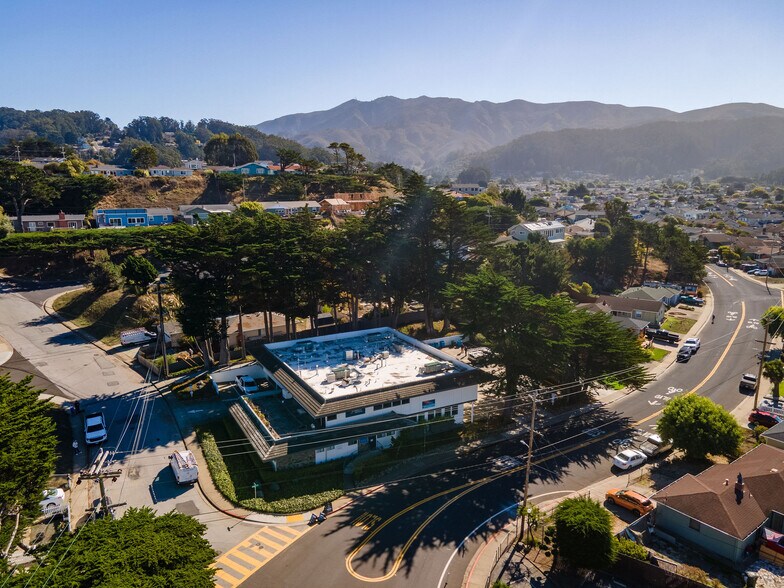 667-669 Crespi Dr, Pacifica, CA à vendre - Photo de l’immeuble – Image 3 sur 62