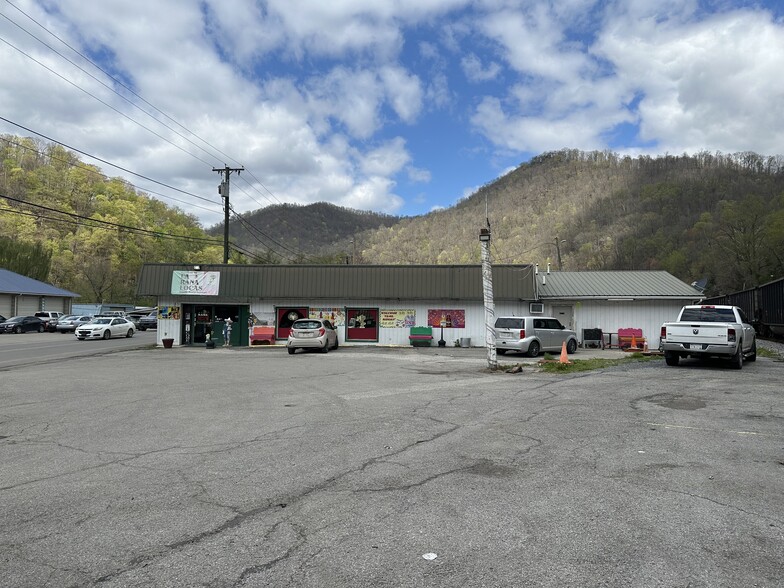 485 Hanging Rock Hwy, Logan, WV à vendre - Photo principale – Image 1 sur 1