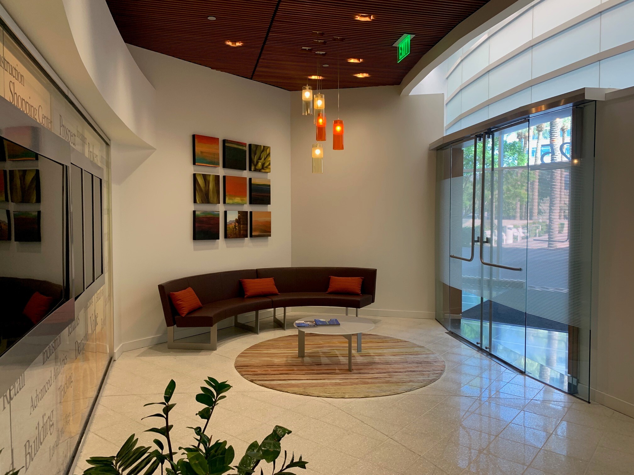 2325 E Camelback Rd, Phoenix, AZ à louer Photo intérieure– Image 1 sur 4