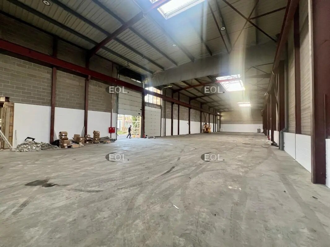 Local d’activités dans Le Thillay à louer Photo de l’immeuble– Image 1 sur 5