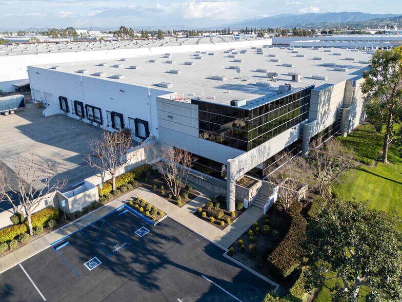 13771-13825 Norton Ave, Chino, CA à louer - Photo de l’immeuble – Image 3 sur 6