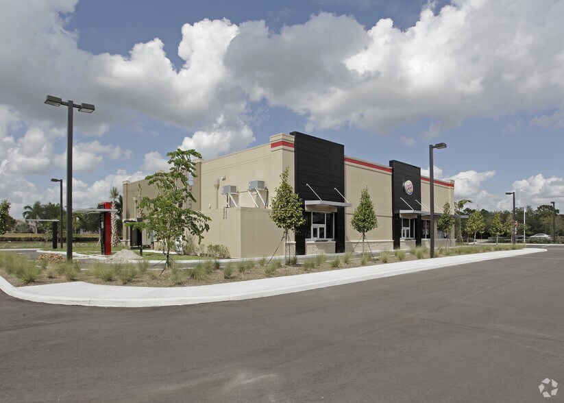 7860 W McNab Rd, North Lauderdale, FL à louer - Photo de l’immeuble – Image 3 sur 9