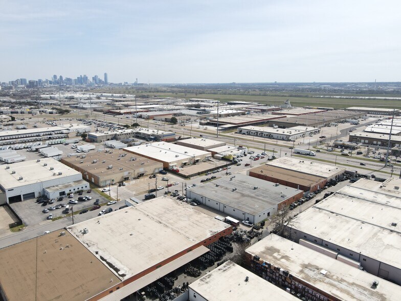 5025-5035 Sharp St, Dallas, TX à louer - Photo de l’immeuble – Image 2 sur 10