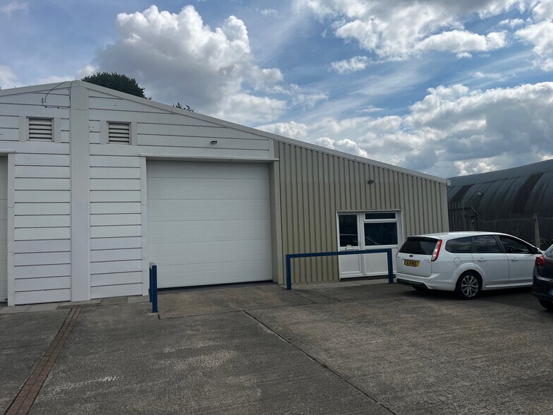 130A-130B Engineer Rd, Westbury à louer - Photo de l’immeuble – Image 2 sur 9