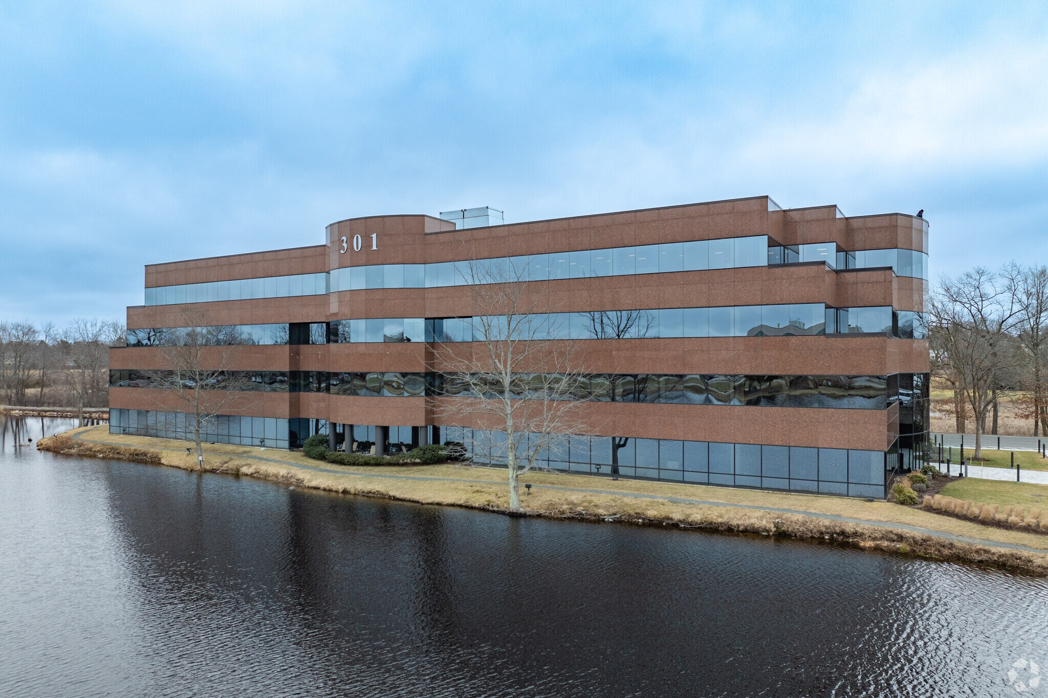 301 Edgewater Dr, Wakefield, MA à louer Photo principale– Image 1 sur 5