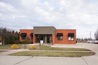 1800 Woodfield Dr, Savoy, IL à louer Photo de l’immeuble– Image 1 sur 13