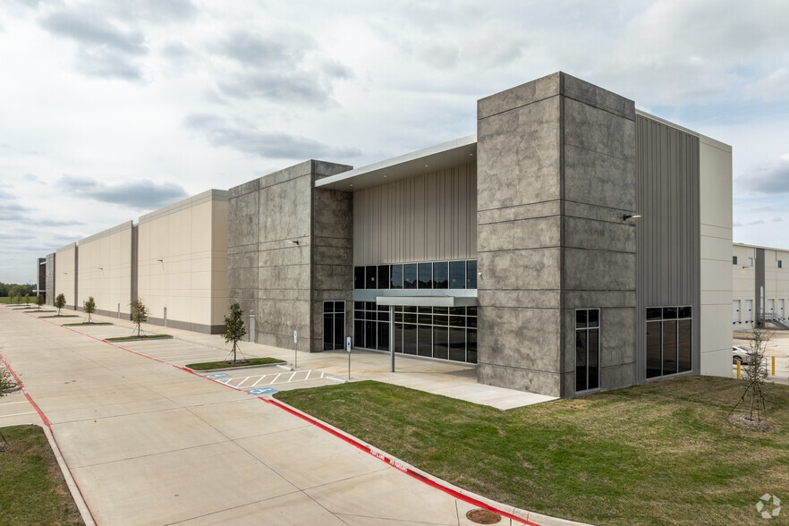 2700 E Scyene Rd, Mesquite, TX à louer - Photo de l’immeuble – Image 3 sur 4
