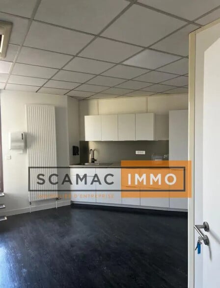 Local commercial dans Saint-Denis à louer - Photo de l’immeuble – Image 2 sur 7
