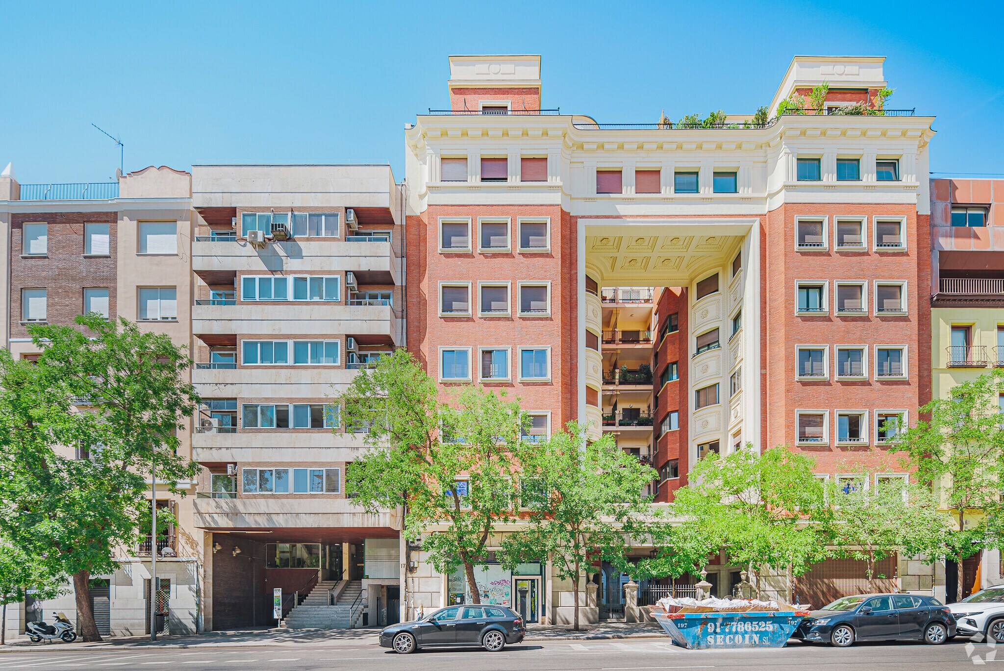 Immeuble residentiel dans Madrid, Madrid à vendre Photo de l’immeuble– Image 1 sur 4