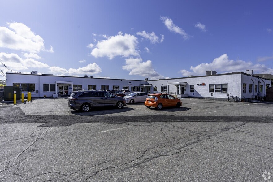25-29 Needham St, Newton, MA à louer - Photo de l’immeuble – Image 1 sur 16