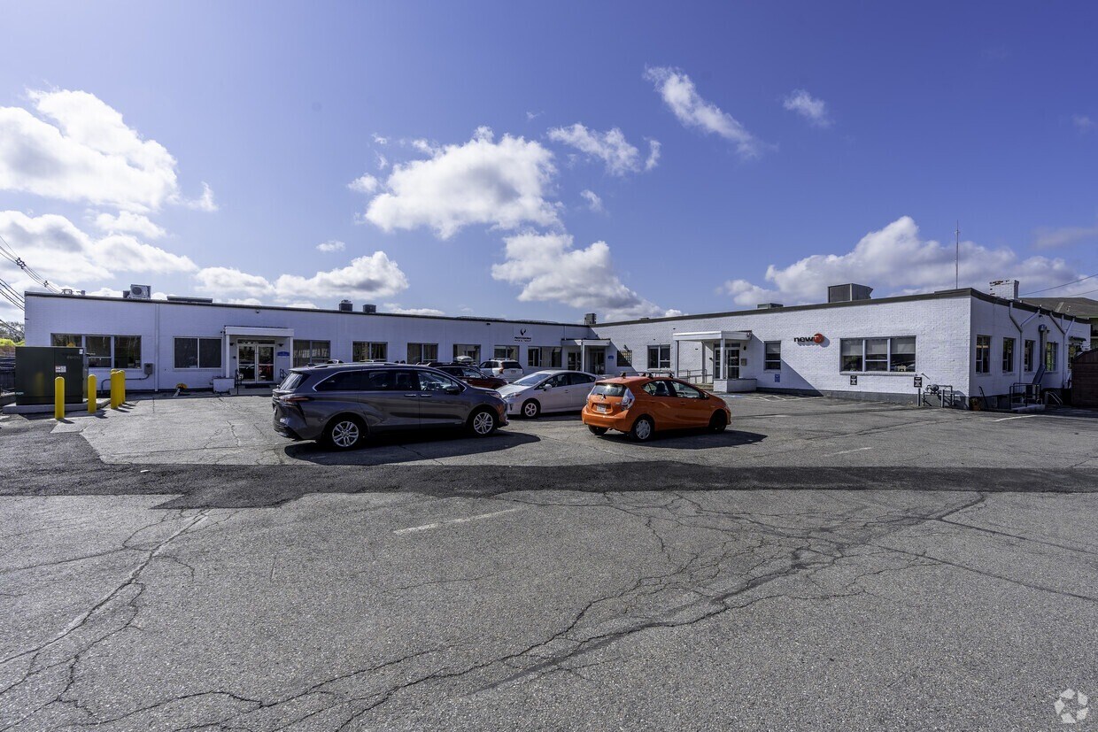 19-29 Needham St, Newton, MA à louer Photo de l’immeuble– Image 1 sur 17