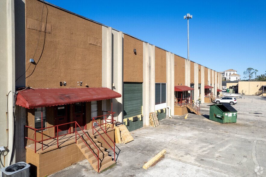 8286 Western Way Cir, Jacksonville, FL à louer - Photo de l’immeuble – Image 2 sur 5
