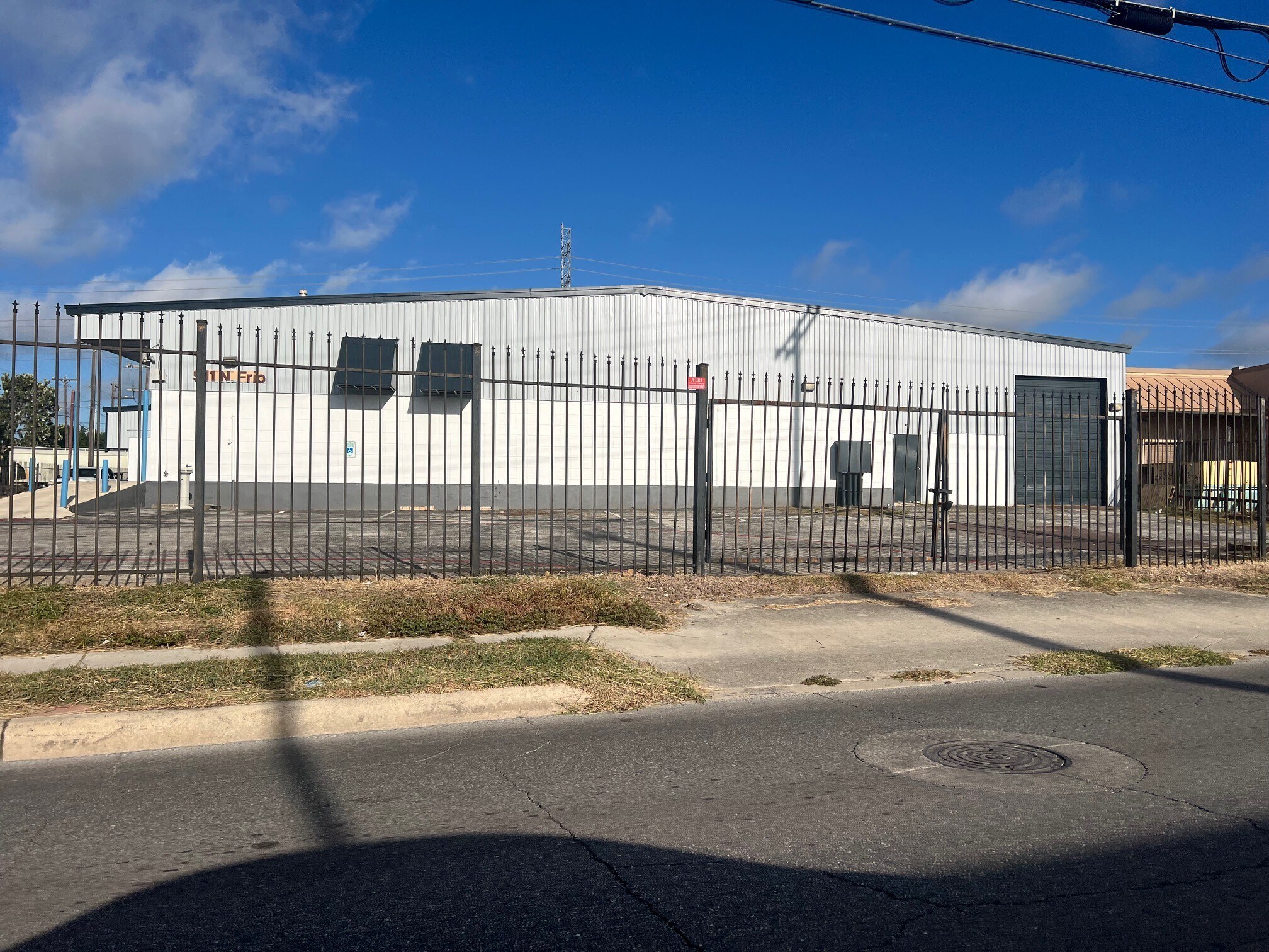 911 N Frio St, San Antonio, TX à louer Photo de l’immeuble– Image 1 sur 3