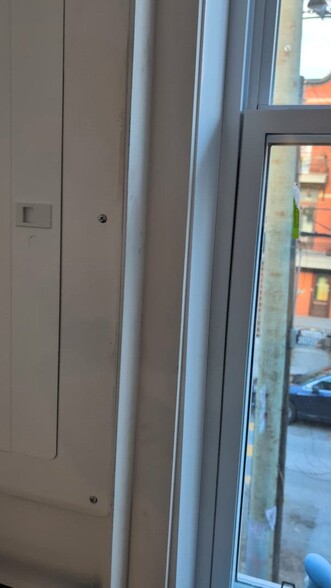 4568 Rue Boyer, Montréal, QC à vendre - Vidéo sur l’annonce professionnelle – Image 2 sur 15