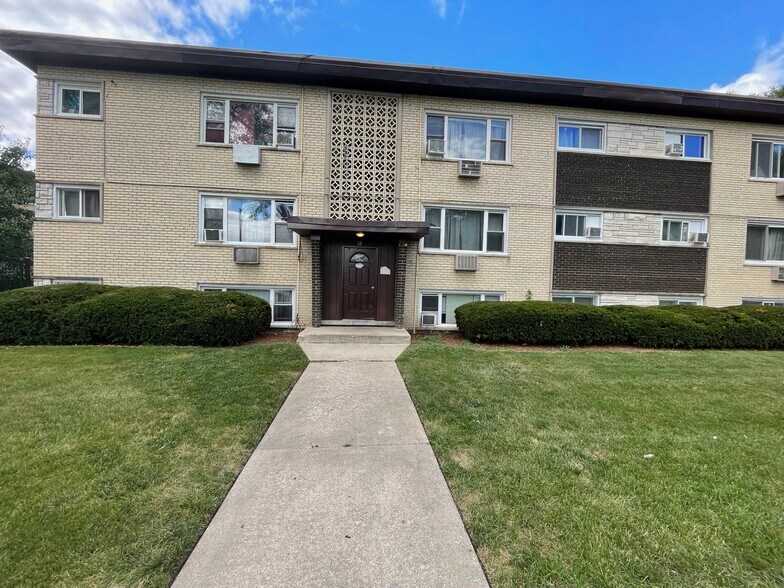 68 Elizabeth Dr, Addison, IL à vendre - Photo de l’immeuble – Image 1 sur 5