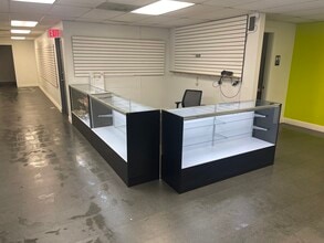 1575 Hooksett Rd, Hooksett, NH à louer Photo intérieure– Image 2 sur 10