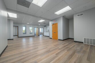 6659 Pearl Rd, Parma Heights, OH à louer Photo intérieure– Image 1 sur 11