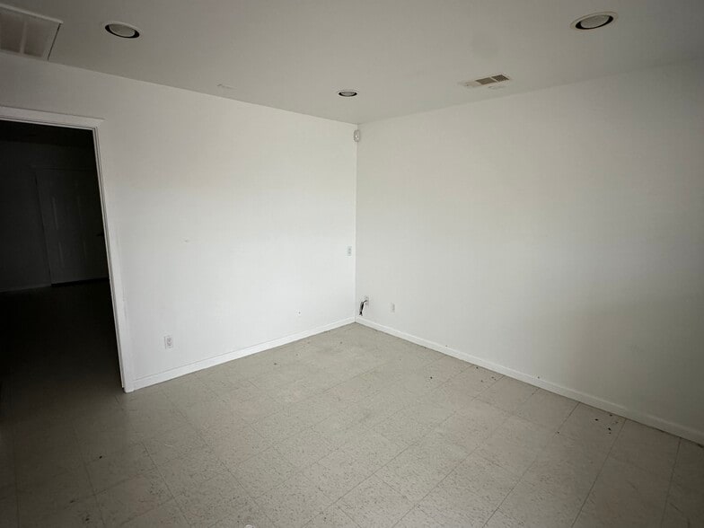 10202 Mula Cir, Stafford, TX à louer - Photo intérieure – Image 3 sur 17