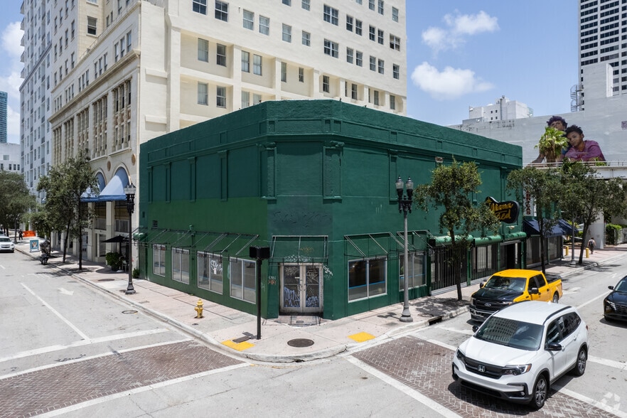 209 NE 1st St, Miami, FL à louer - Photo de l’immeuble – Image 2 sur 7
