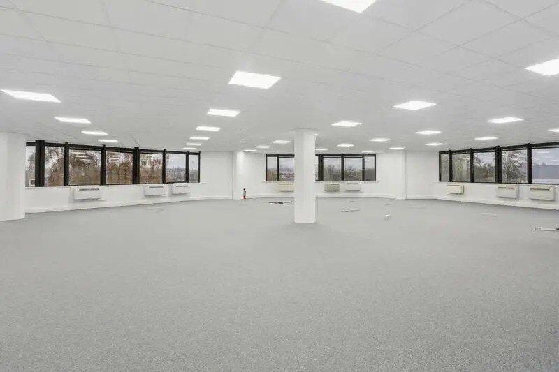 Bureau dans Argenteuil à louer - Photo de l’immeuble – Image 3 sur 10