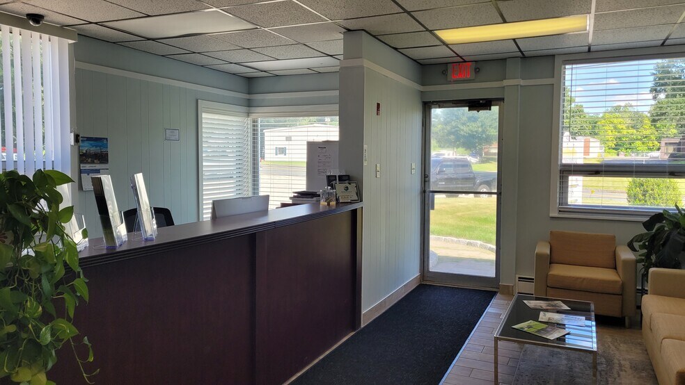 431 New State Rd, Manchester, CT à louer - Photo de l’immeuble – Image 2 sur 13