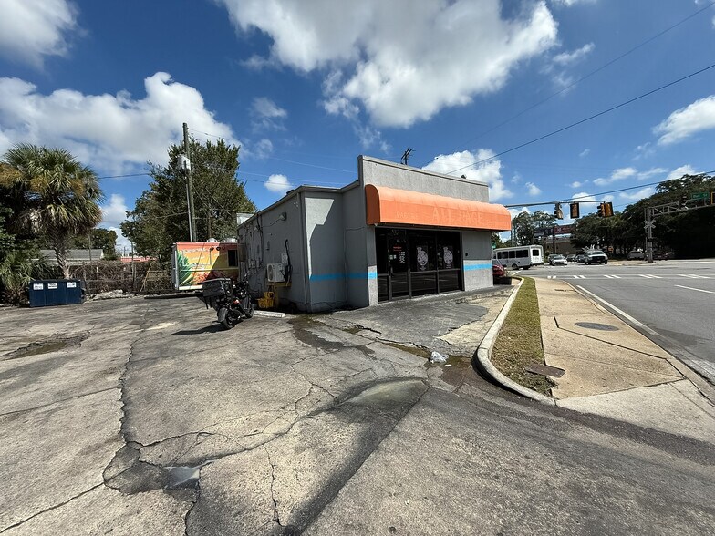 2705 Bull St, Savannah, GA à louer - Photo de l’immeuble – Image 3 sur 12
