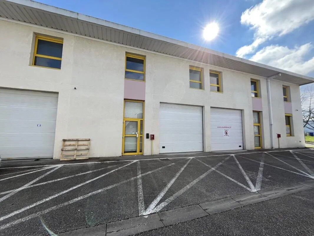 20 Rue Jean-Louis Calderon, Vaulx-en-Velin à louer Photo de l’immeuble– Image 1 sur 17