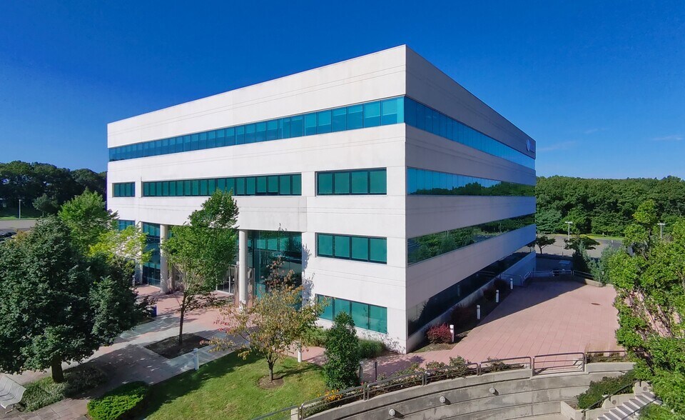 878 Veterans Memorial Hwy, Hauppauge, NY à louer - Photo de l’immeuble – Image 2 sur 15