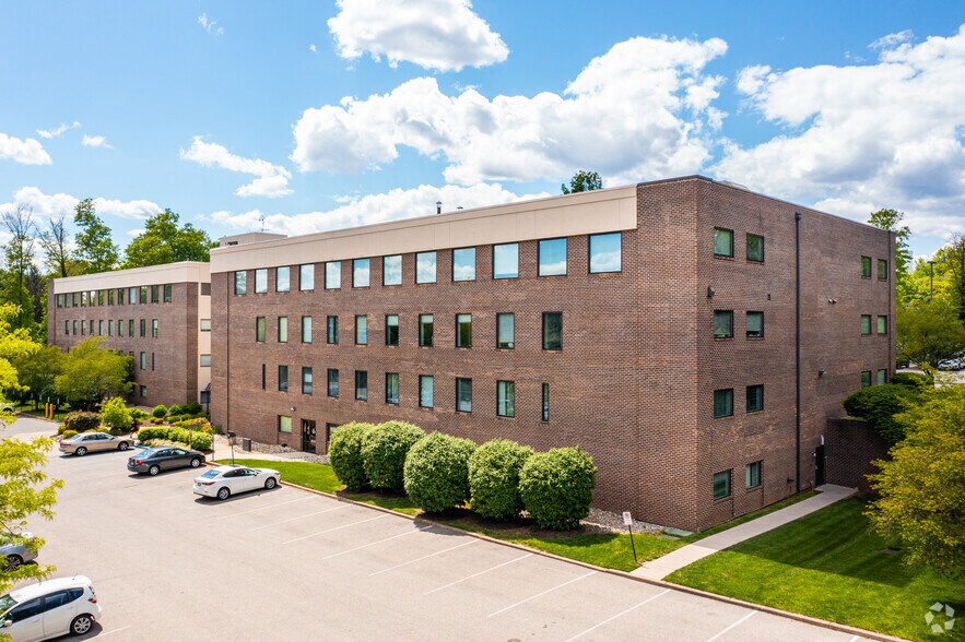 550 Pinetown Rd, Fort Washington, PA à louer - Photo de l’immeuble – Image 2 sur 11