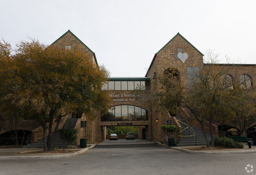 1933 NE Loop 410, San Antonio, TX à vendre - Photo de l’immeuble – Image 2 sur 11