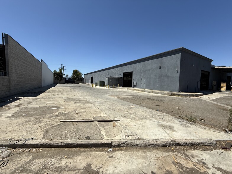 2111 S Anne St, Santa Ana, CA à louer - Photo de l’immeuble – Image 1 sur 13
