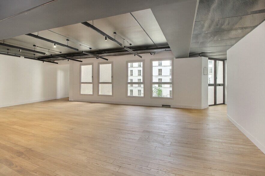 20-22 Rue Des Petits Hôtels, Paris à louer - Photo de l’immeuble – Image 2 sur 11