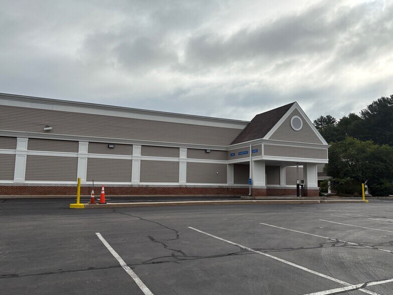 123 Nashua Rd, Londonderry, NH à louer - Photo de l’immeuble – Image 3 sur 7