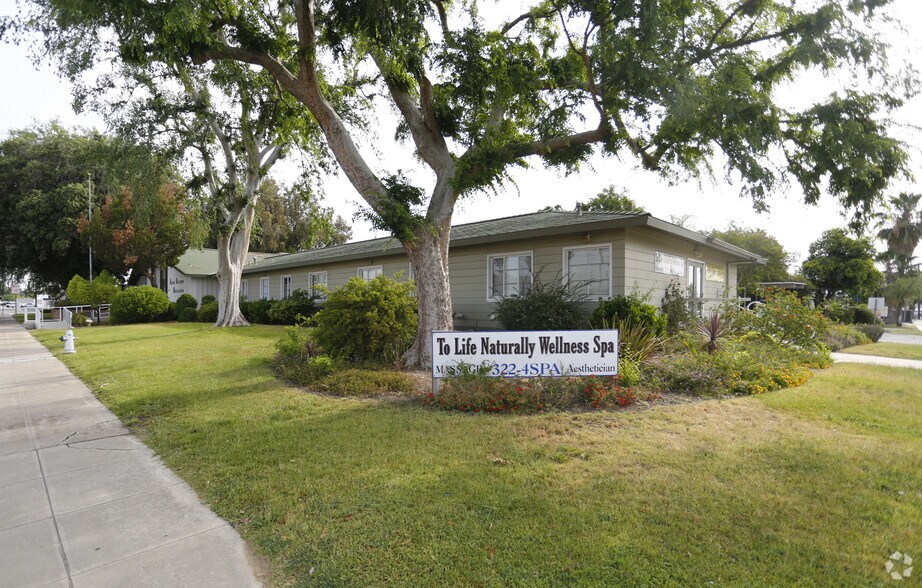 2920 H St, Bakersfield, CA à louer - Photo principale – Image 2 sur 23