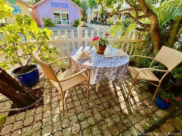 3220 and 3224 NE Maple Ave, Jensen Beach, FL à vendre - Photo de l’immeuble – Image 2 sur 16
