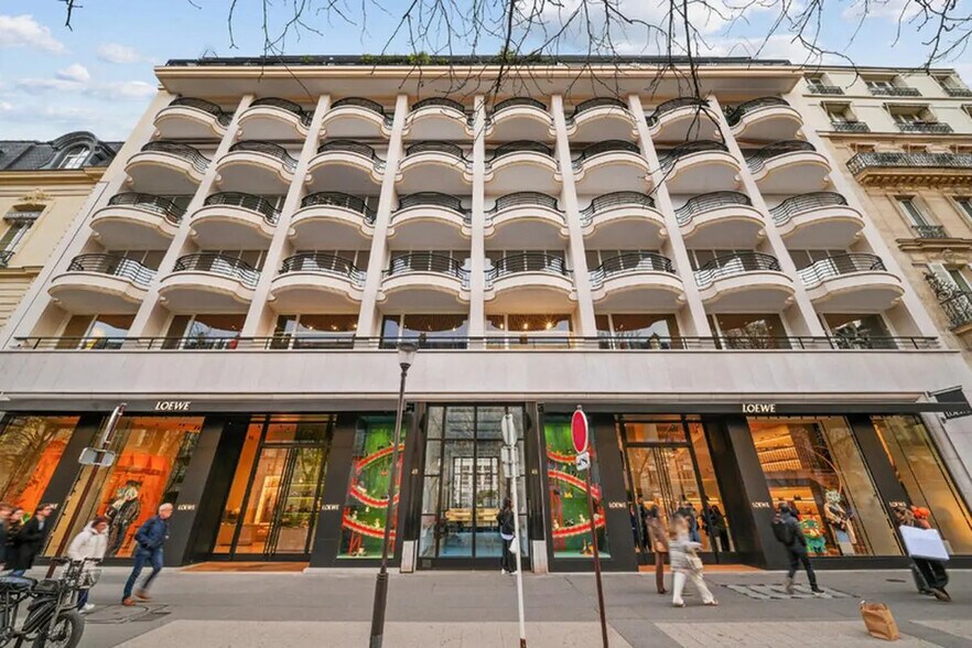 46-48 Avenue Montaigne, Paris à louer - Photo de l’immeuble – Image 3 sur 6