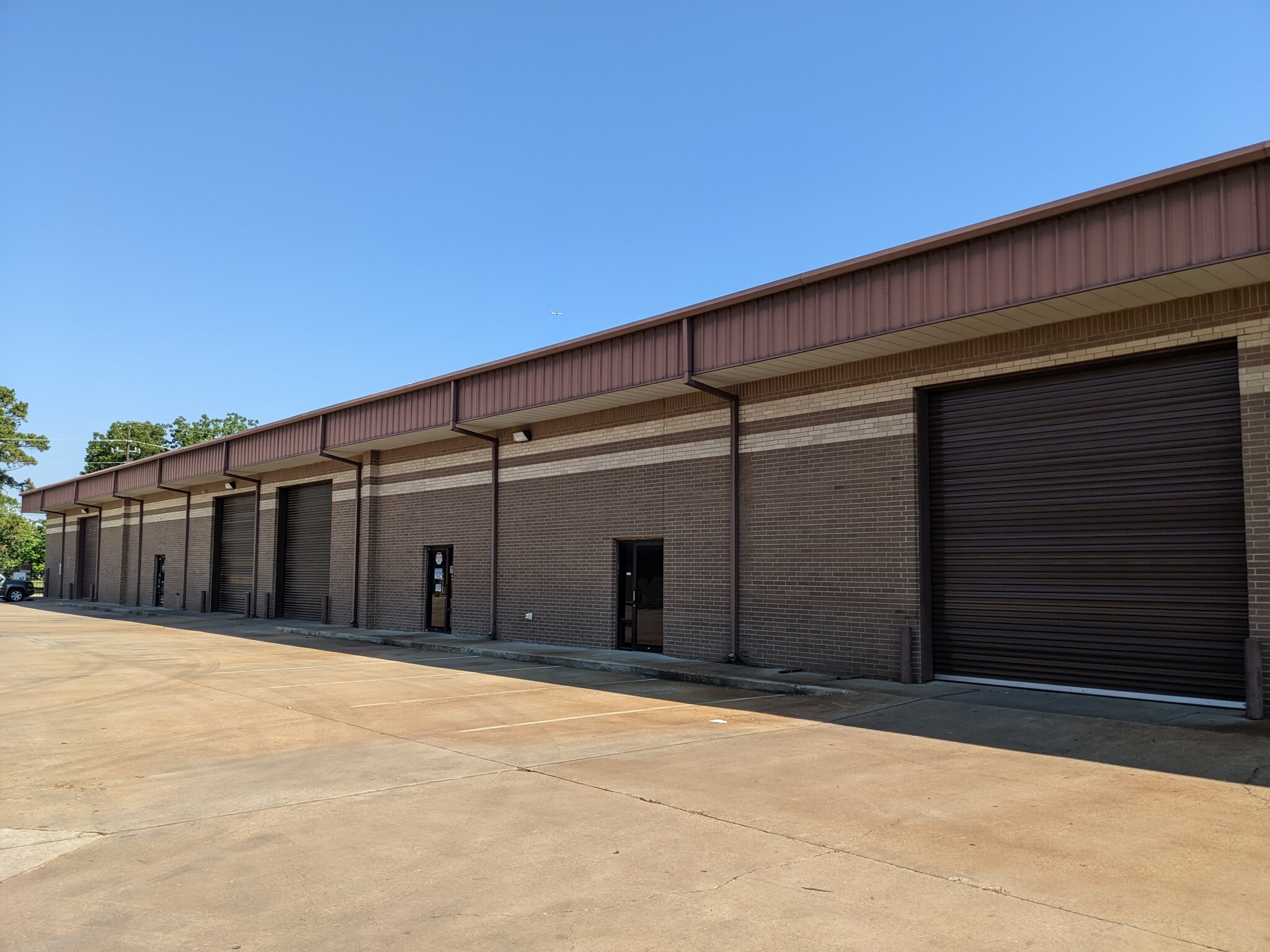 6743 Theall Rd, Houston, TX à louer Photo de l’immeuble– Image 1 sur 2