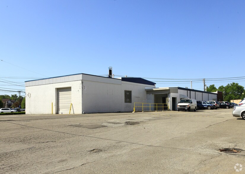 5400 Brookpark Rd, Cleveland, OH à louer - Photo de l’immeuble – Image 3 sur 40