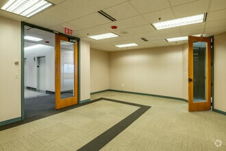330 E Kilbourn Ave, Milwaukee, WI à louer Photo intérieure– Image 2 sur 8