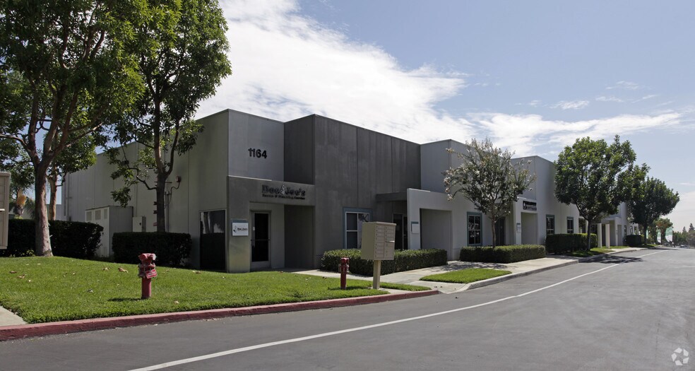 1164 N Monte Vista Ave, Upland, CA à louer - Photo principale – Image 1 sur 4