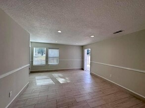 2210 E Olive Rd, Pensacola, FL à louer Photo de l’immeuble– Image 2 sur 8