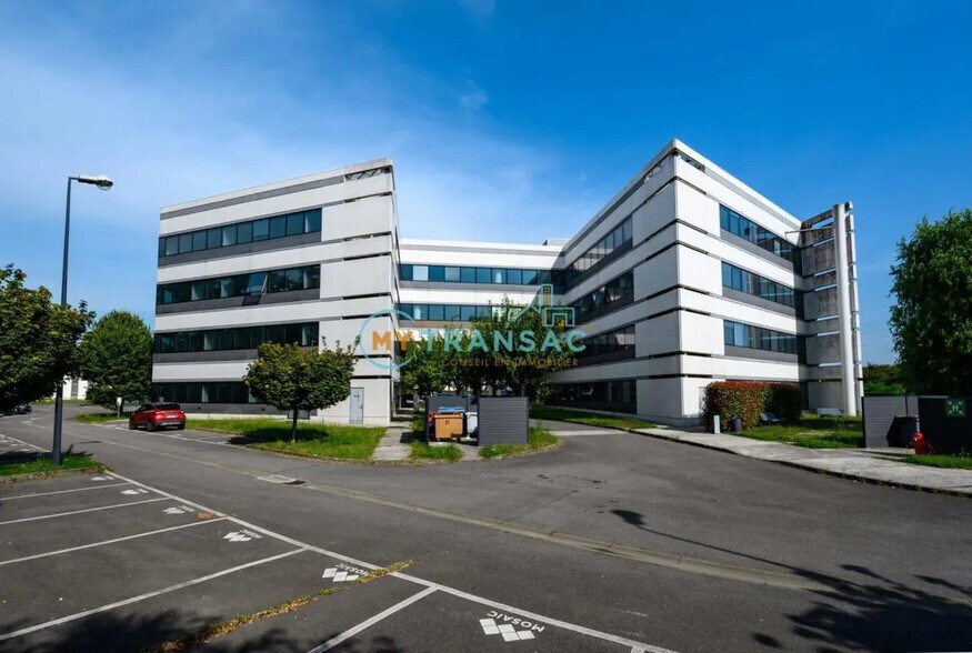 Bureau dans Évry-Courcouronnes à louer - Photo de l’immeuble – Image 1 sur 6