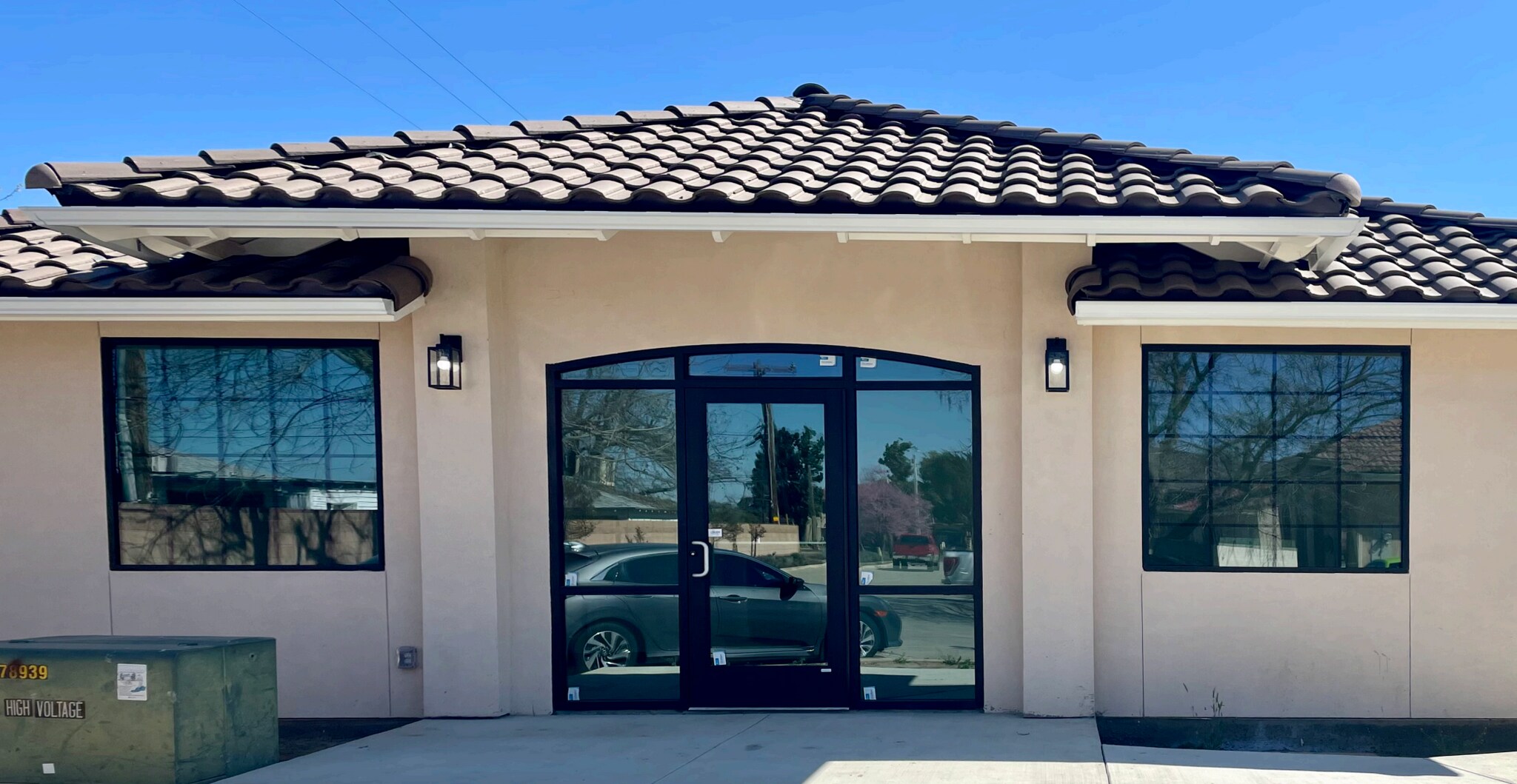 1916 S Court St, Visalia, CA à louer Photo de l’immeuble– Image 1 sur 3