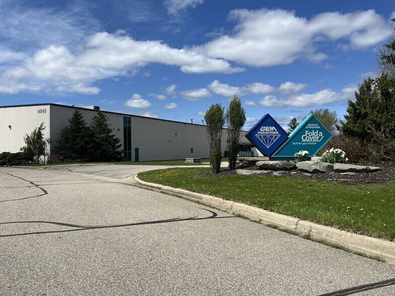4045 Korona Ct SE, Caledonia, MI à louer - Photo de l’immeuble – Image 3 sur 11