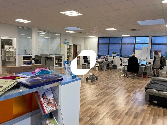 Plus de détails pour Local d’activités à vendre