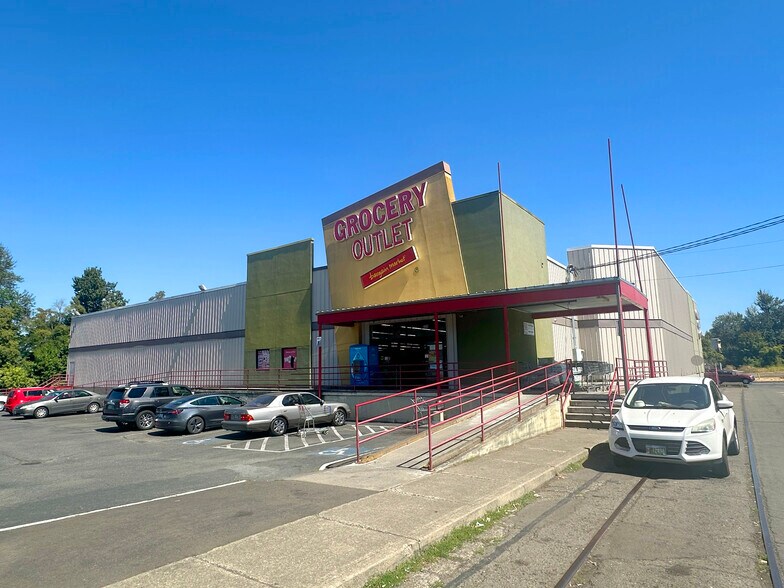 299 D St NE, Salem, OR à louer - Photo de l’immeuble – Image 1 sur 7