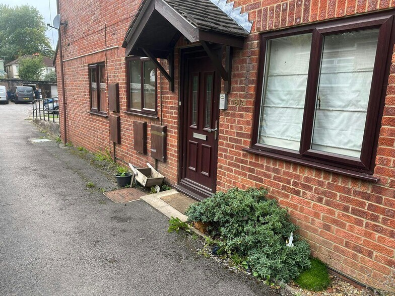 161 Woodmill Ln, Southampton à vendre - Photo de l’immeuble – Image 2 sur 6