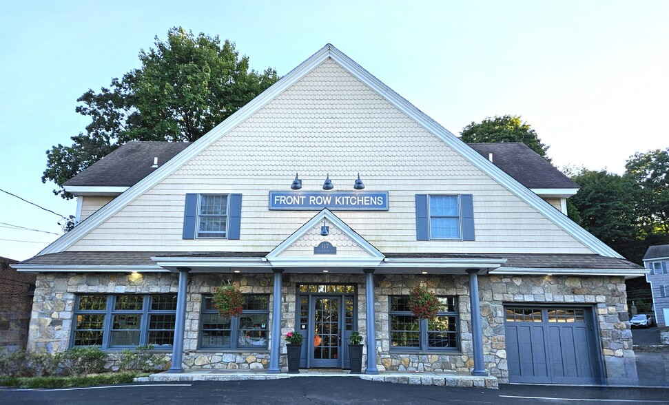 117 New Canaan Ave, Norwalk, CT à vendre - Photo principale – Image 1 sur 1