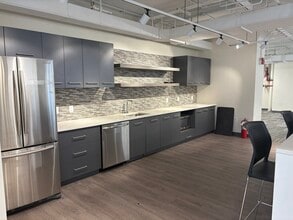 186 Lincoln St, Boston, MA à louer Photo intérieure– Image 1 sur 5