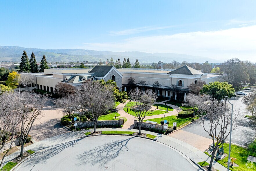 900 Lightpost Way, Morgan Hill, CA à louer - Photo de l’immeuble – Image 1 sur 8